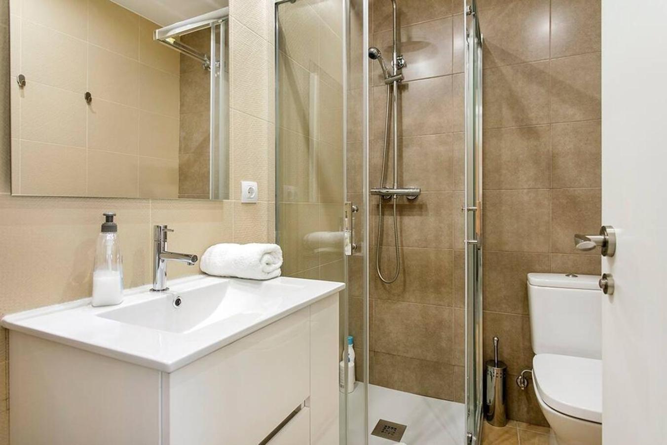Cozy&New With Terrace Apartment L'Hospitalet de Llobregat Ngoại thất bức ảnh