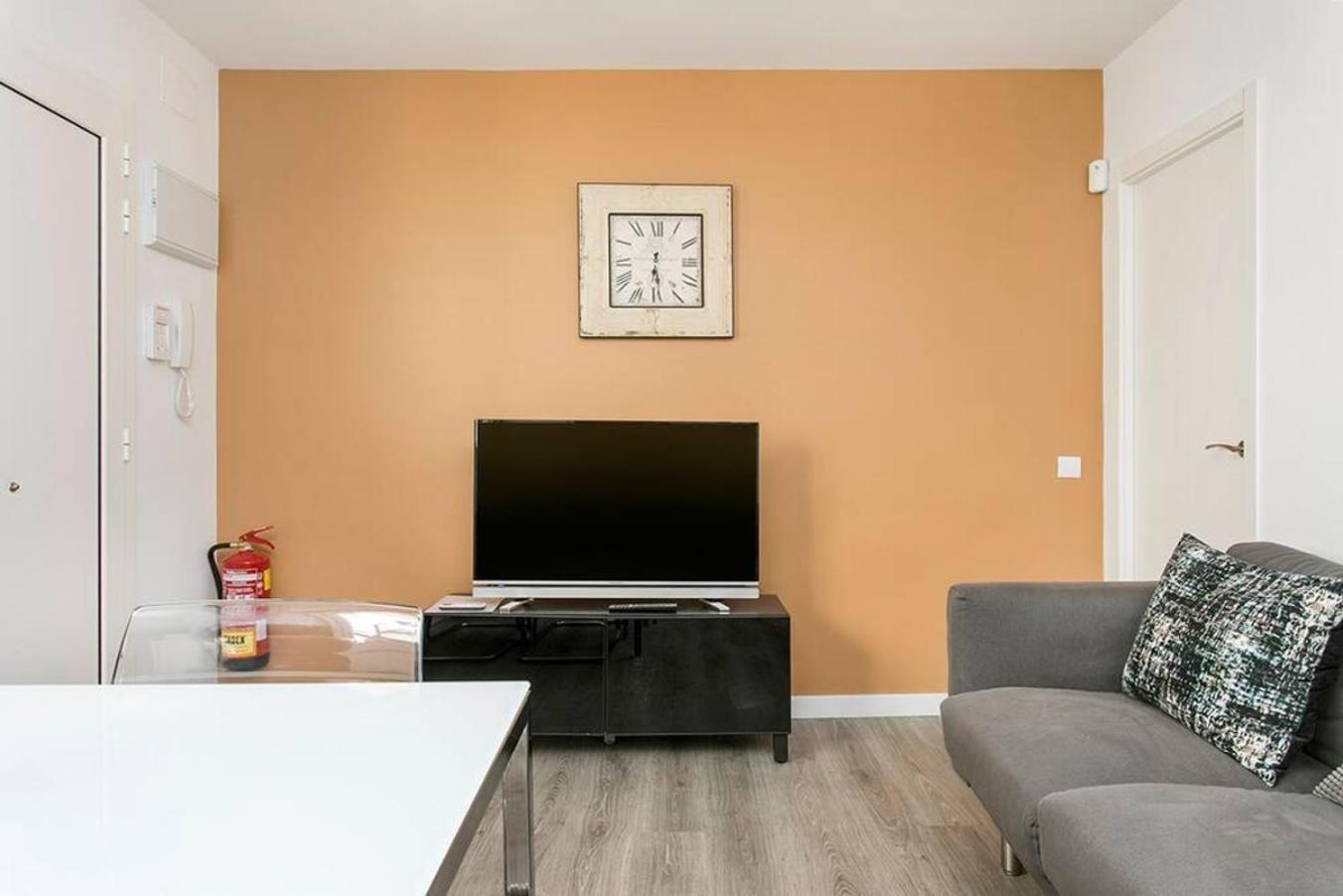 Cozy&New With Terrace Apartment L'Hospitalet de Llobregat Ngoại thất bức ảnh